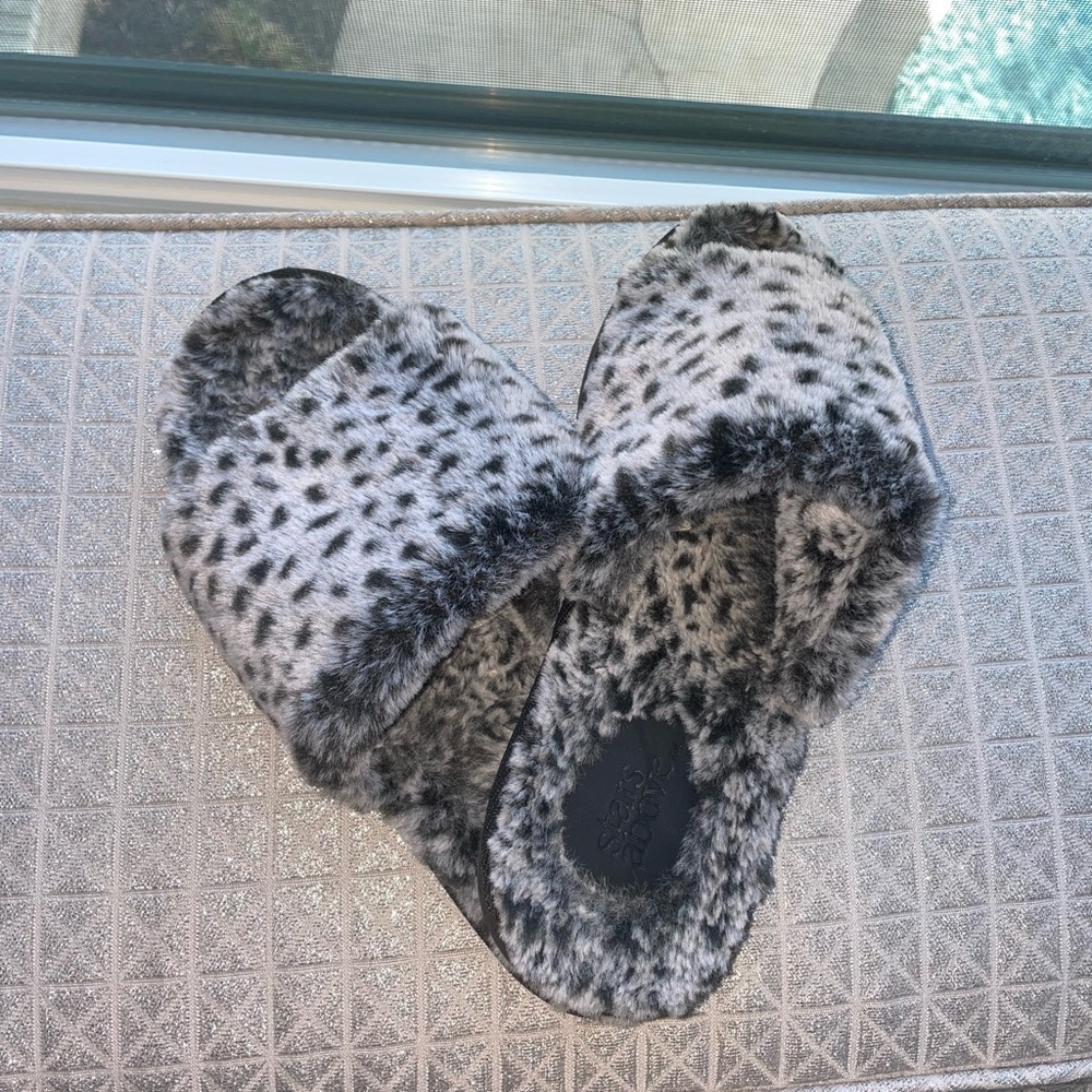 Gray Patterned Slipper Slides